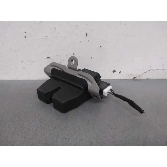 Cerradura Maletero / Porton para Ford Fiesta (Ce1)