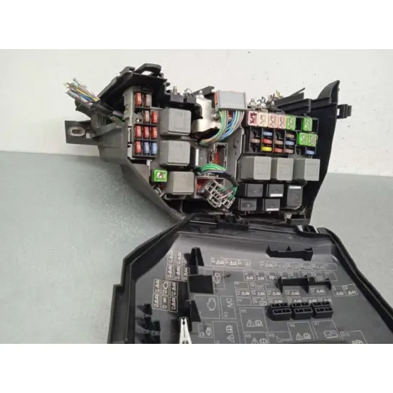 Caja Reles / Fusibles para Ford Mondeo Ber. (Ca2)