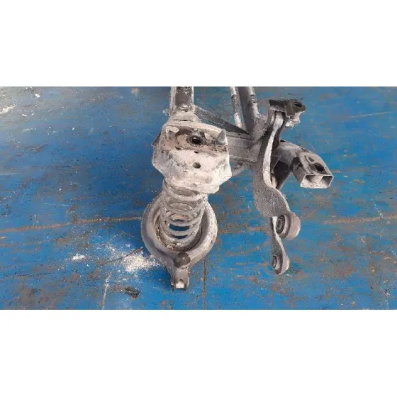 Puente Trasero para Ford Focus Lim. (Cb8)