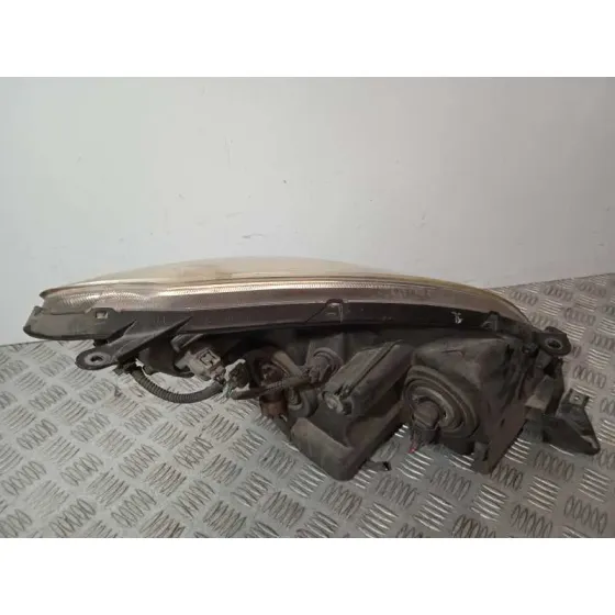 Faro Izquierdo para Toyota Corolla Verso (R1)