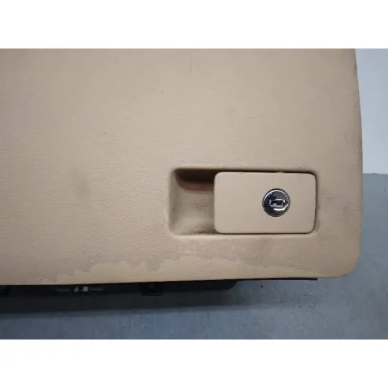 Guantera para Volkswagen Passat Berlina (3C2)
