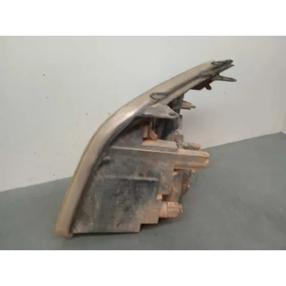 Faro Derecho para Ford Transit Caja Cerrada '06