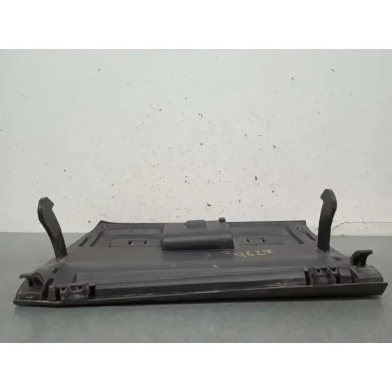 Guantera para Nissan Micra (K13)