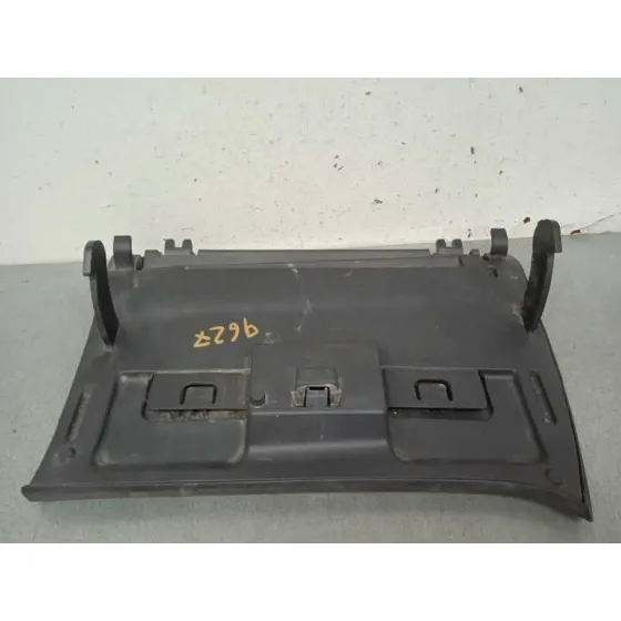 Guantera para Nissan Micra (K13)