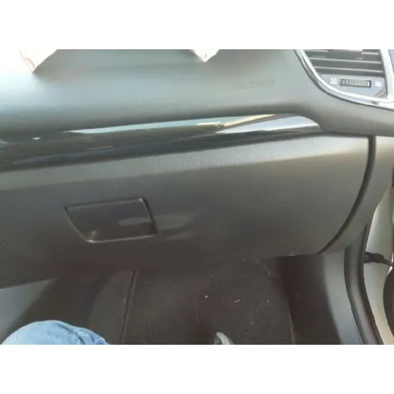 Guantera para Mazda 3 Lim. ()