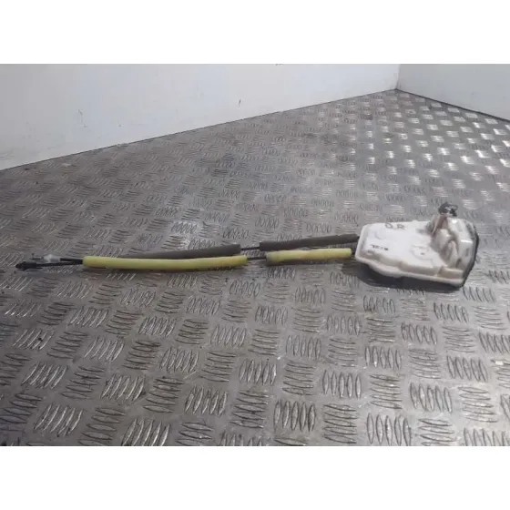 Cerradura Puerta Delantera Derecha para Mazda 3 Lim. ()