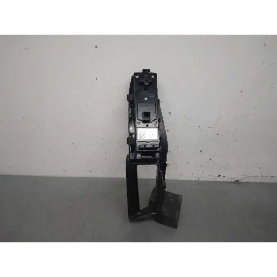 Mando Elevalunas Delantero Izquierdo para Ford Fiesta (Ccn)