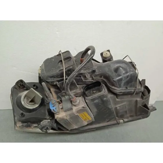 Faro Izquierdo para Audi A6 Berlina (4B2)
