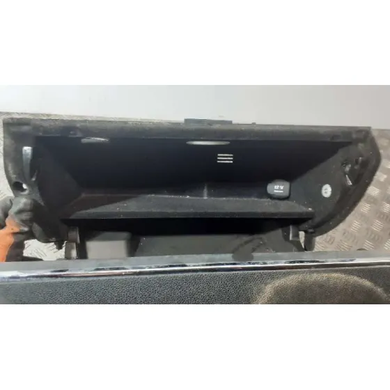 Guantera para Mercedes-Benz Clase C (W204) Familiar