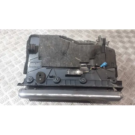 Guantera para Mercedes-Benz Clase C (W204) Familiar
