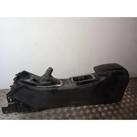 Apoyabrazos Central para Nissan Pulsar (C13)