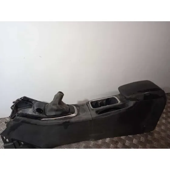 Apoyabrazos Central para Nissan Pulsar (C13)