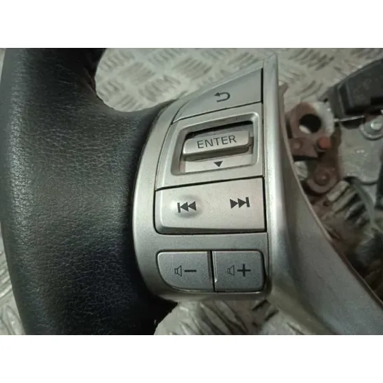 Volante para Nissan Pulsar (C13)