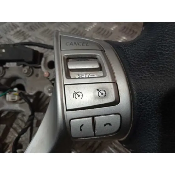 Volante para Nissan Pulsar (C13)