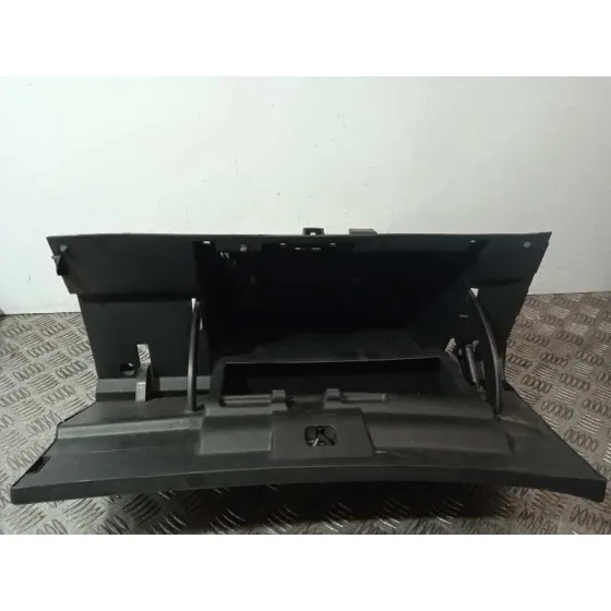 Guantera para Nissan Qashqai (J10)