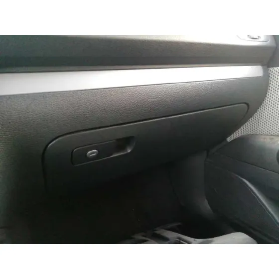 Guantera para Volkswagen Scirocco (137)