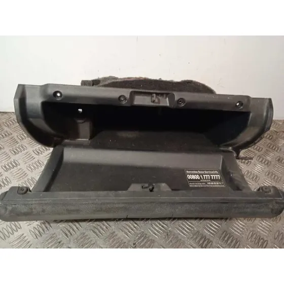 Guantera para Mercedes-Benz Clase B (W245)