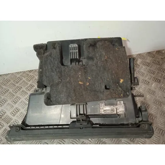 Guantera para Mercedes-Benz Clase B (W245)