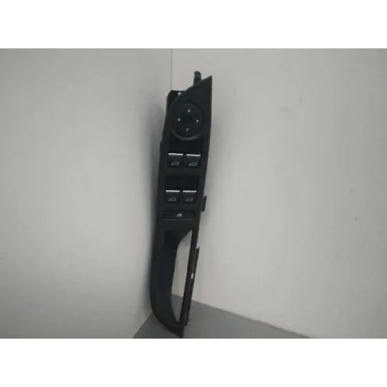 Mando Elevalunas Delantero Izquierdo para Ford Focus Turn.