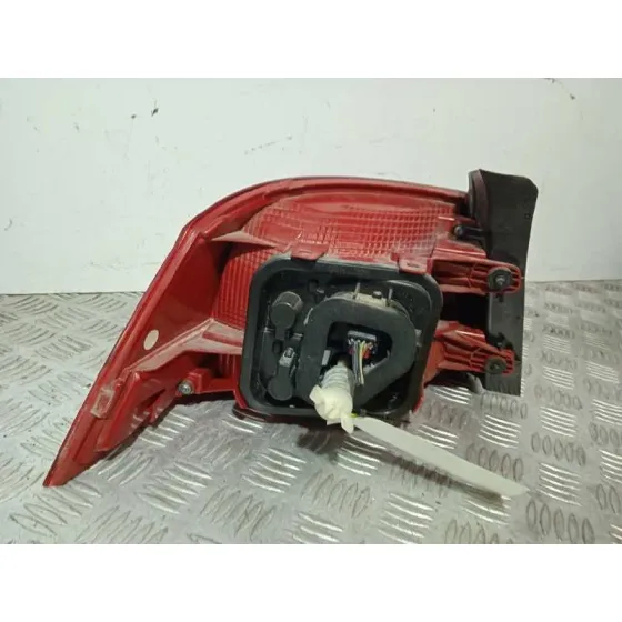 Piloto Trasero Derecho para Volkswagen Passat Lim. (362)