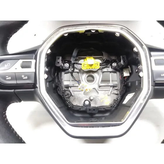 Volante para Peugeot 208 (P2)