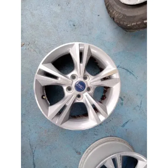 Llanta para Ford Focus Lim. (Cb8)