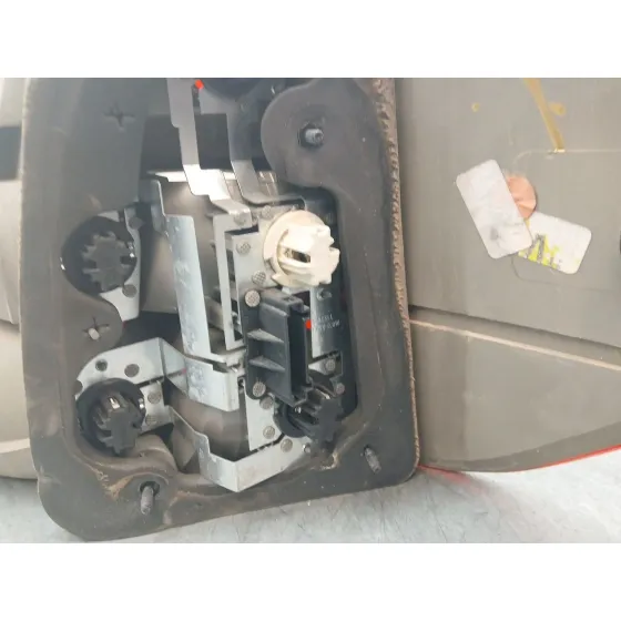 Piloto Trasero Izquierdo para Mercedes-Benz Clase M (W164)