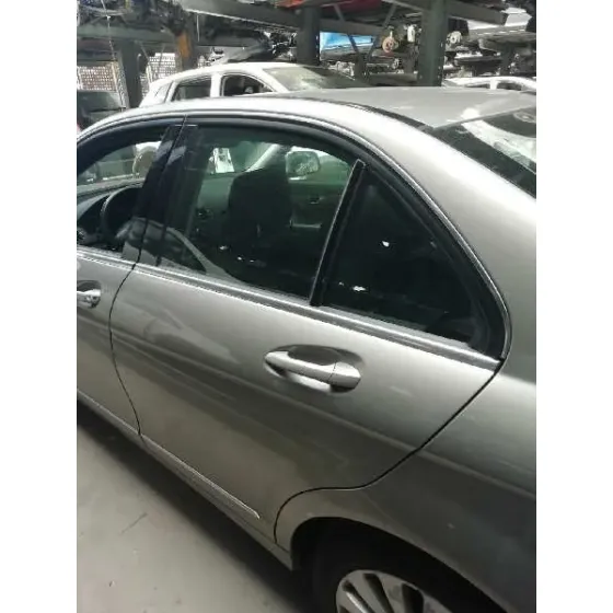 Puerta Trasera Izquierda para Mercedes-Benz Clase C (W204) Berlina