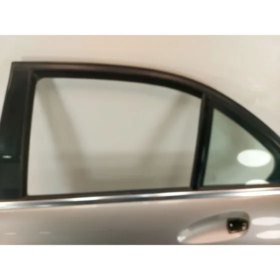 Puerta Trasera Izquierda para Mercedes-Benz Clase C (W204) Berlina
