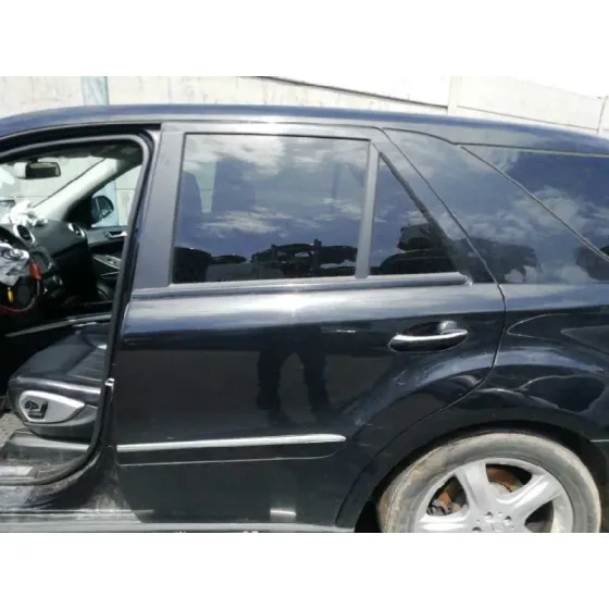 Puerta Trasera Izquierda para Mercedes-Benz Clase M (W164)