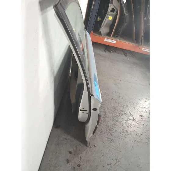 Puerta Delantera Derecha para Kia Carens ( )