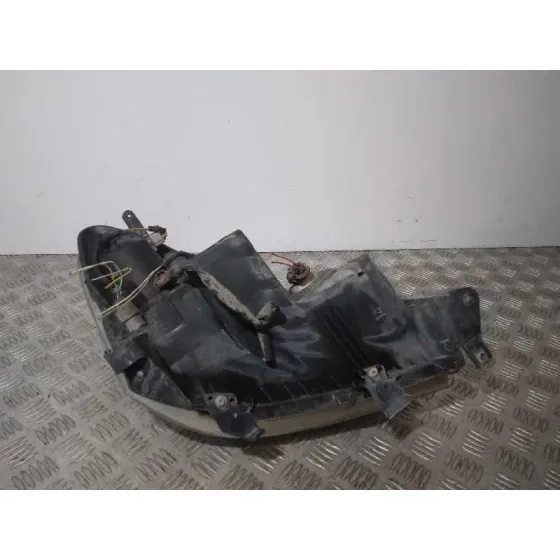 Faro Izquierdo para Toyota Corolla Verso (R1)