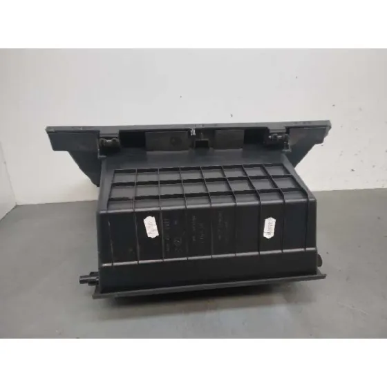 Guantera para Nissan Micra V (K14)