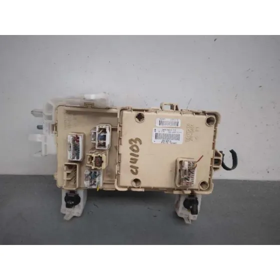 Caja Reles / Fusibles para Toyota Corolla Verso (R1)
