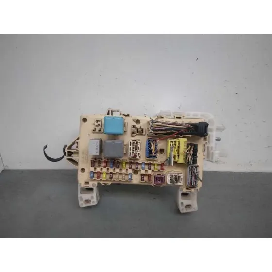 Caja Reles / Fusibles para Toyota Corolla Verso (R1)