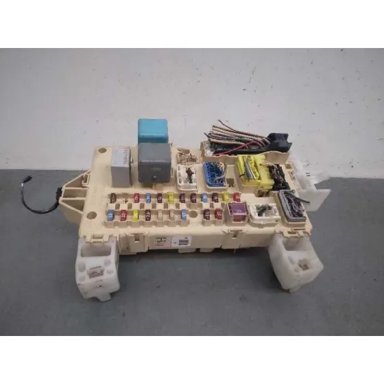 Caja Reles / Fusibles para Toyota Corolla Verso (R1)