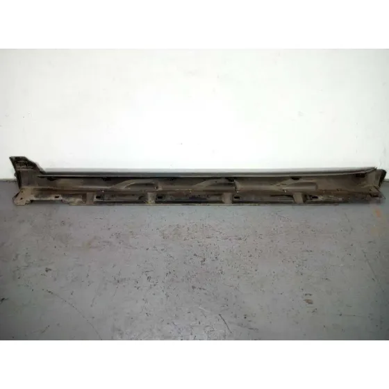 Faldon Lateral para Subaru Outback (B15)