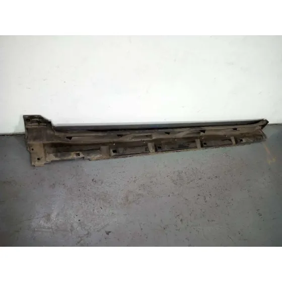Faldon Lateral para Subaru Outback (B15)