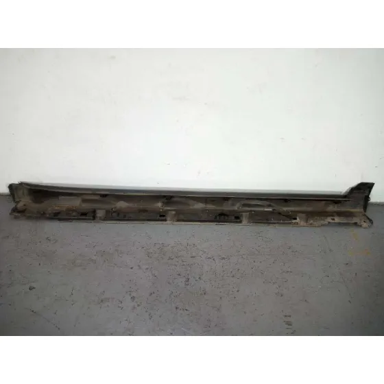 Faldon Lateral para Subaru Outback (B15)