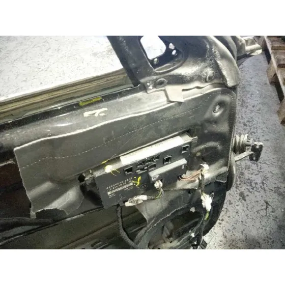 Puerta Delantera Izquierda para Mercedes-Benz Clase Cls (W219)