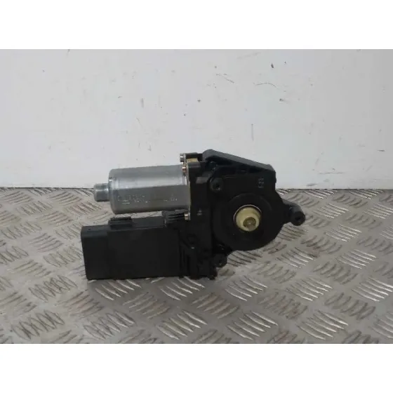 Motor Elevalunas Delantero Derecho para Volkswagen Passat Berlina (3B3)
