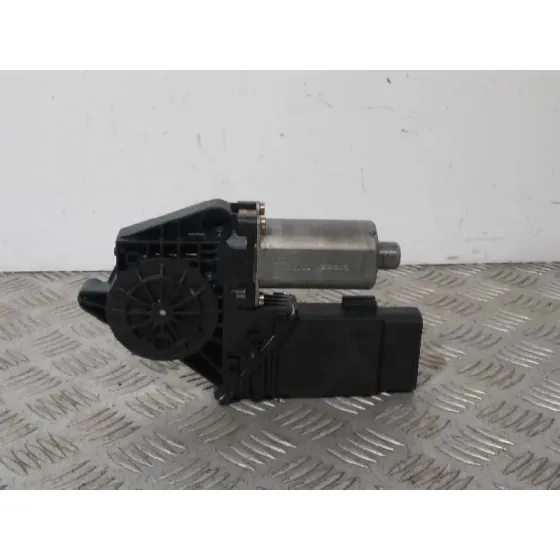 Motor Elevalunas Delantero Derecho para Volkswagen Passat Berlina (3B3)