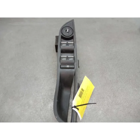 Mando Elevalunas Delantero Izquierdo para Ford Focus Lim. (Cb8)