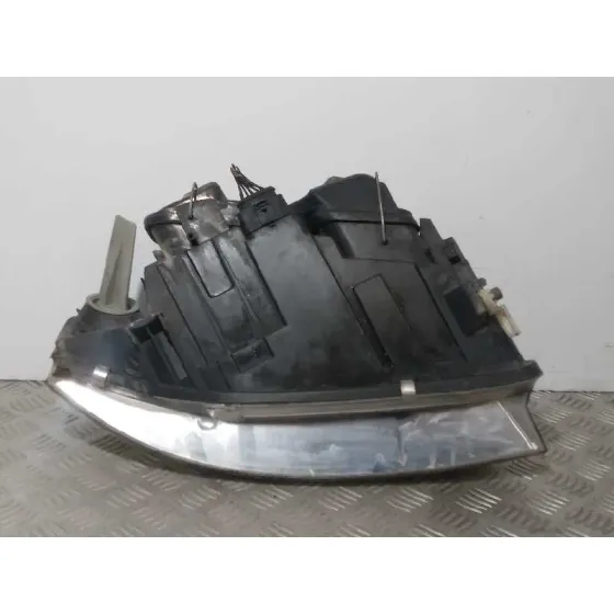 Faro Izquierdo para Audi A6 Berlina (4B2)