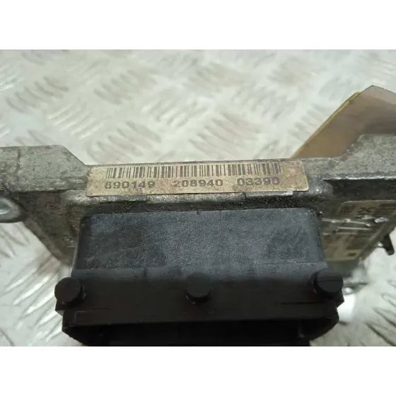 Centralita Motor Uce para Opel Corsa D