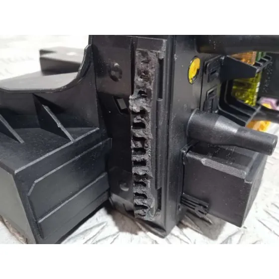 Caja Reles / Fusibles para Mercedes-Benz Clase C (W204) Berlina