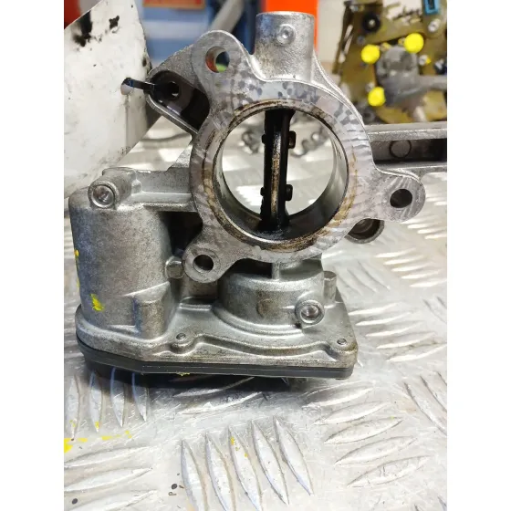 Caja Mariposa para Opel Corsa D