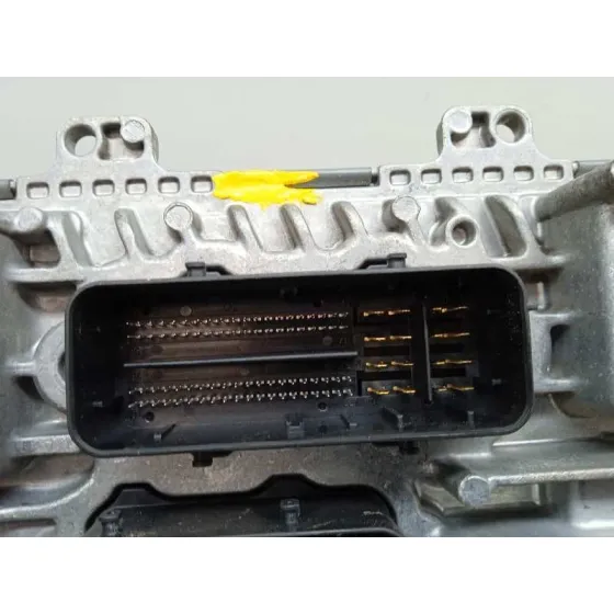Centralita Motor Uce para Opel Astra J Lim.