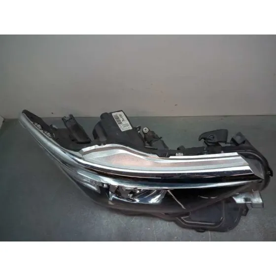 Faro Derecho para Toyota Auris Touring Sports (E18)