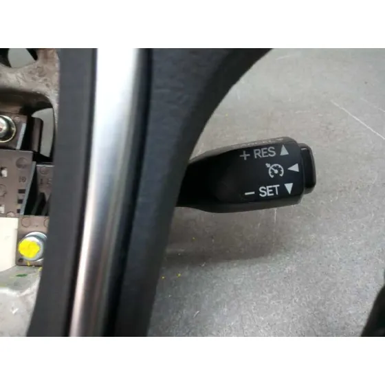 Volante para Toyota Auris Touring Sports (E18)